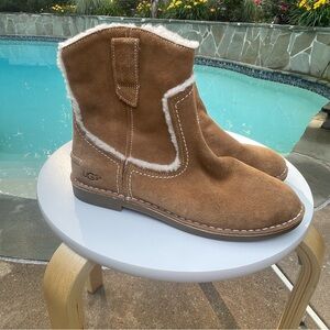 UGG Catica Shearling Suede Leather Ankle Boot Side Zip Western Chestnut Size 8